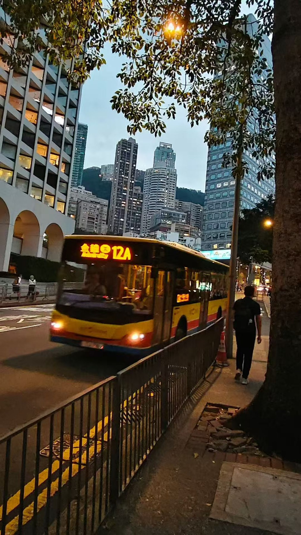 城市街景与公交