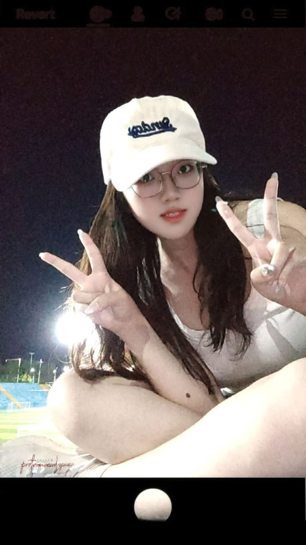 夜晚帽子自拍