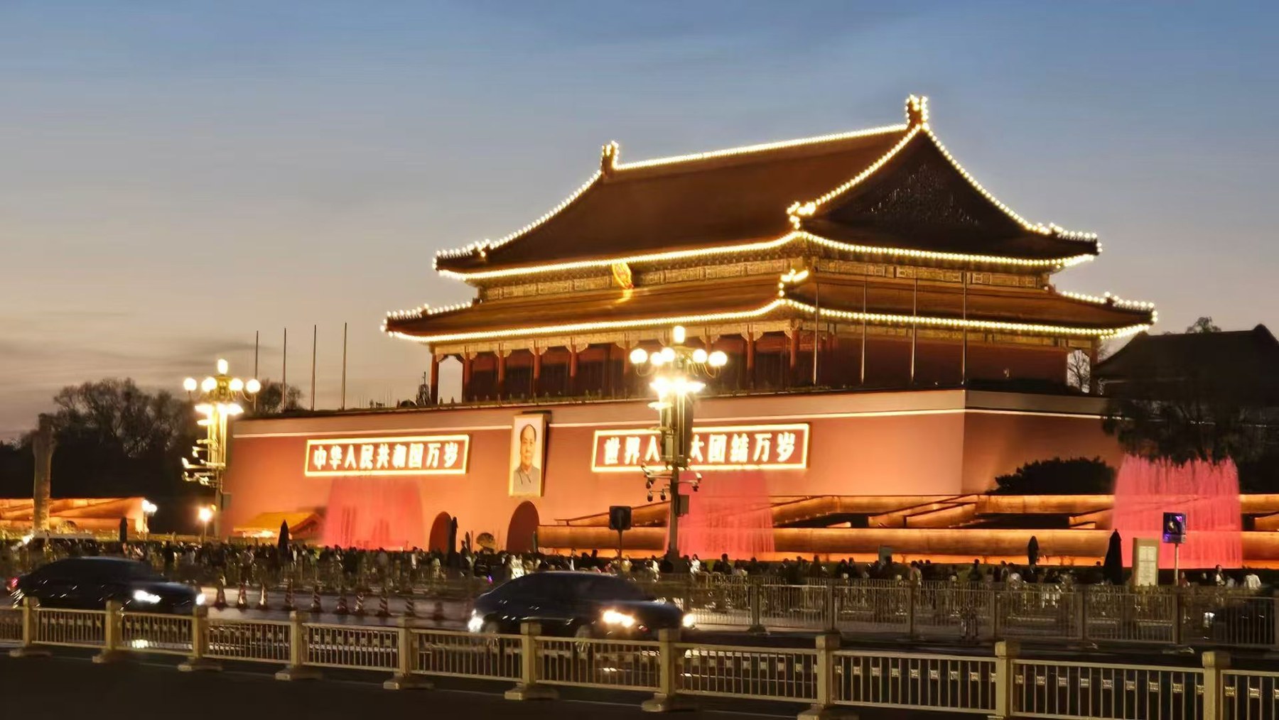 夜晚建筑照片